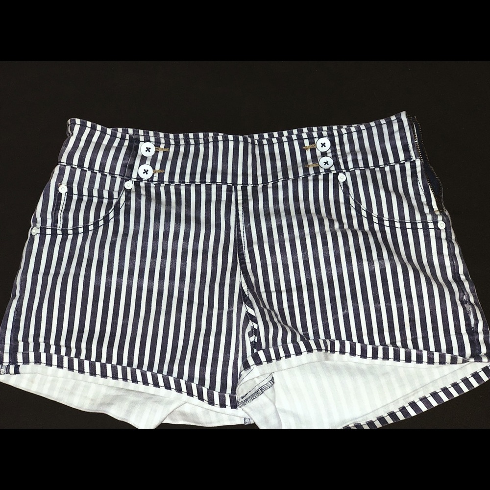 Striped denim short shorts!